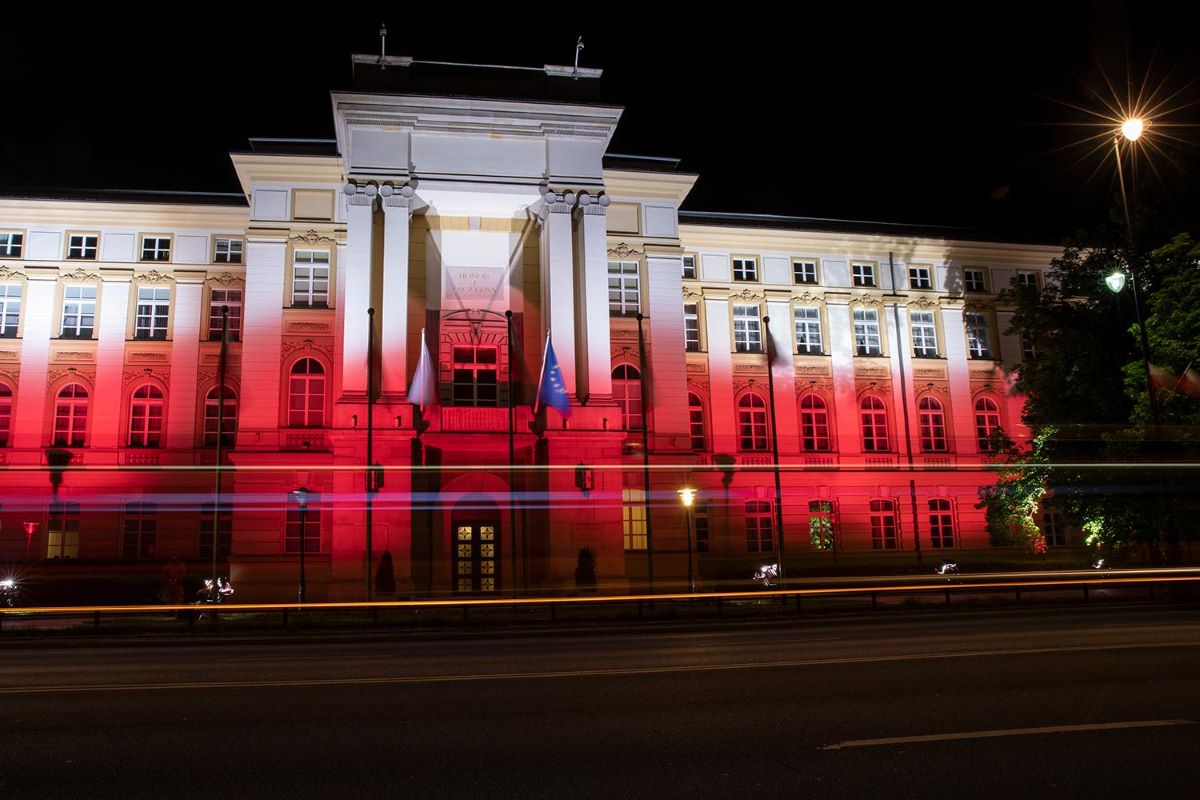 Zdjęcie przedstawia budynek Kancelarii Prezesa Rady Ministrów.