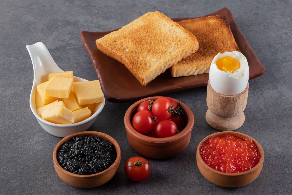 Różne produkty śniadaniowe.